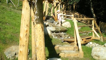 Children’s play area – outdoor