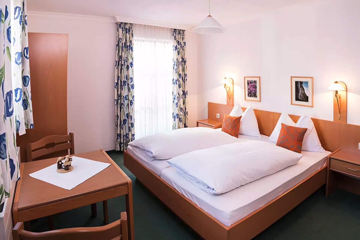 Double Room | Desk, laptop workspace, blackout drapes, free WiFi