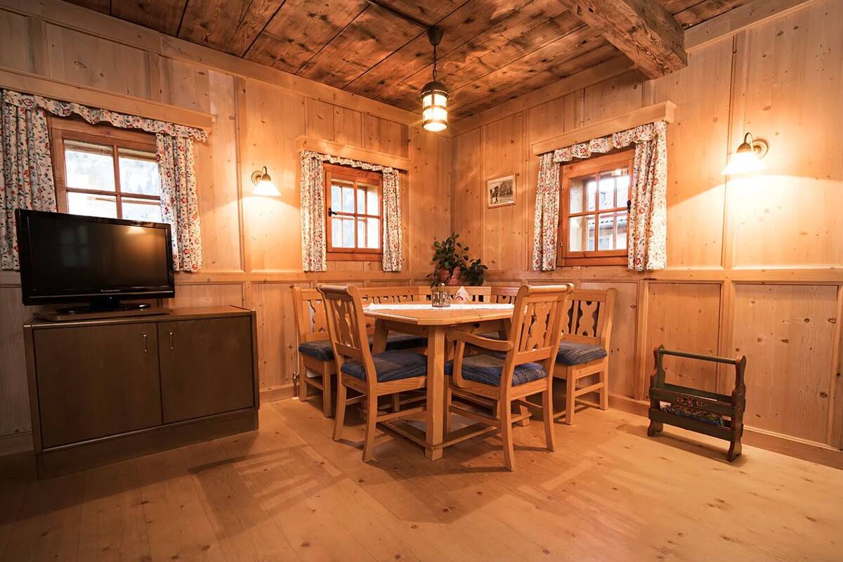 Apartment (Bauernhaus) | Wohnzimmer | 50-cm-Flachbildfernseher mit Satellitenempfang, Fernseher