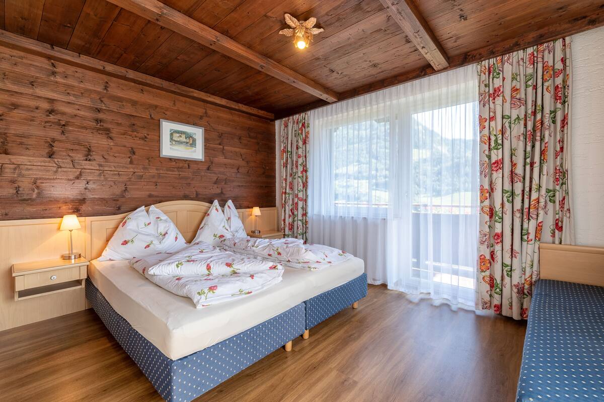 Doppelzimmer (Double room 6)