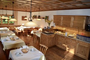 Petit déjeuner buffet compris tous les jours