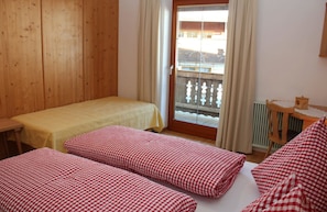 Free WiFi, bed sheets