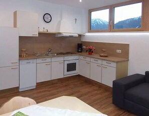 Appartement (Spielberg) | Cuisine privée | Réfrigérateur, four, plaque de cuisson, lave-vaisselle