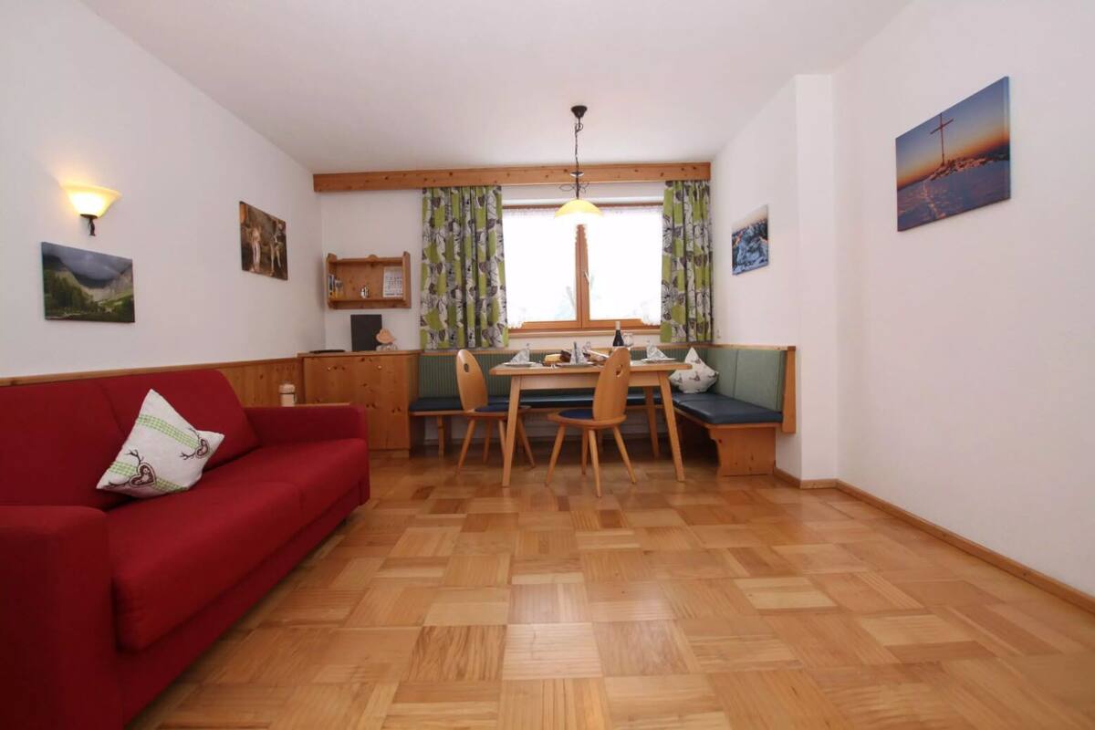 Appartement (MATINES) | Salle de séjour | Téléviseur à DEL