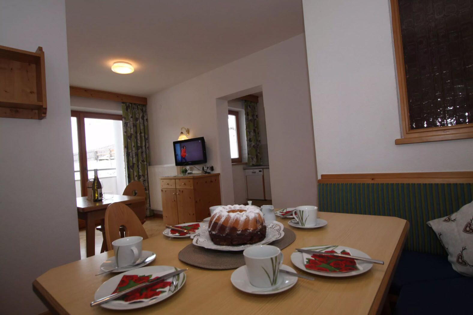 Apartment (TUSNA) | Essbereich im Zimmer