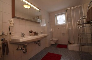 Apartment (MATINES) | Bathroom