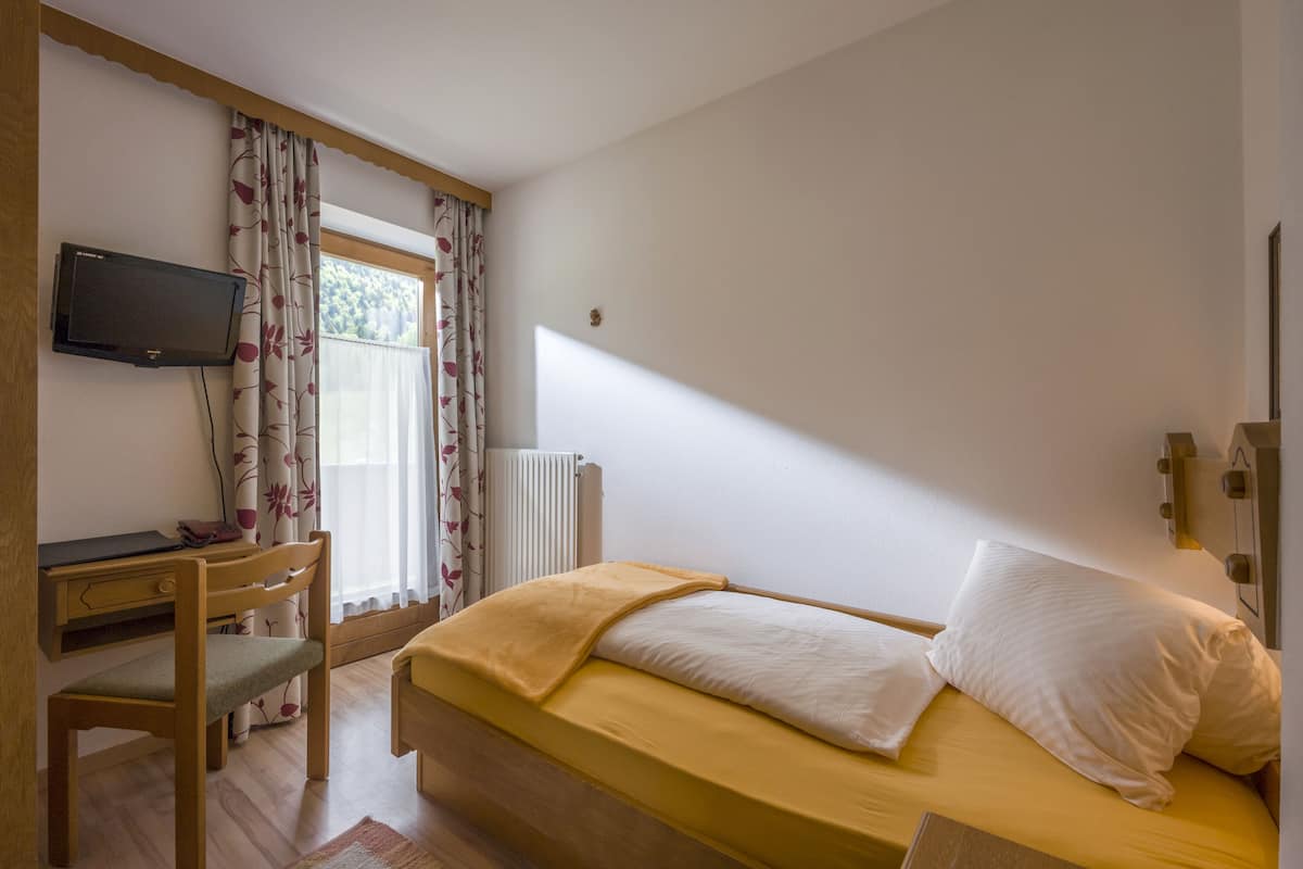 In-room safe, blackout curtains, soundproofing, cots/infant beds