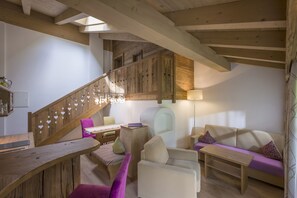 Family Suite (Schmiedinghof) | In-room safe, blackout drapes, soundproofing, cribs/infant beds - Feriengut Unterhochstätt (Schwendt)