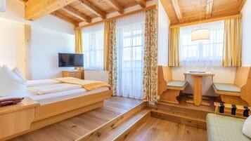 Doppelzimmer (Haupthaus) | Zimmersafe, Verdunkelungsvorhänge, schallisolierte Zimmer, Babybetten