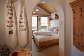 Cunas gratuitas, wifi gratis y ropa de cama 