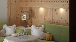 ベビーベッド (無料)、WiFi (無料)、ベッドシーツ