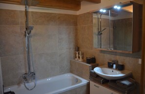 Badkar/dusch och hårtork