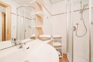 Shower, towels - Breierhof Zell im Zillertal Tirol (Zellberg)