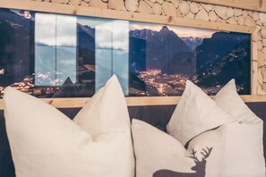 Free cots/infant beds, free WiFi, bed sheets