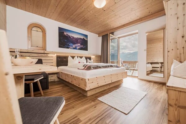 Free cots/infant beds, free WiFi, bed sheets