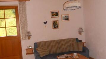 Apartment (Hofblick) | Wohnzimmer