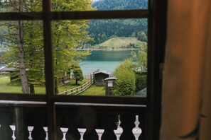 Chalet, 2 Bedrooms, Terrace, Lake View (incl. Cleaning fee) | Premium bedding, down comforters, in-room safe, desk - Ferienhof Obergasser & Pension Bergblick (Weissensee)