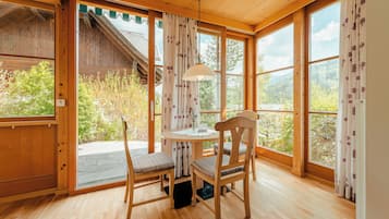 Appartamento, 1 camera da letto, balcone, vista lago (incl. Cleaning fee) | Biancheria da letto di alta qualità, copriletto in piuma