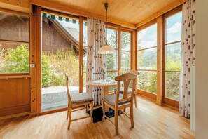 아파트, 침실 1개, 발코니, 호수 전망 (incl. Cleaning fee) | 고급 침구, 오리/거위털 이불, 객실 내 금고, 책상