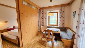 Departamento, 2 habitaciones, balcón, vista al lago (incl. Cleaning fee) | Ropa de cama de alta calidad y edredón