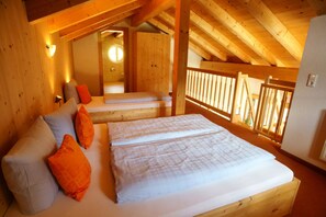 Appartamento, 2 camere da letto, terrazzo | Biancheria da letto ipoallergenica, una cassaforte in camera