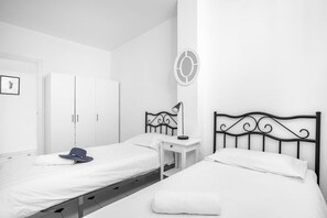 3 slaapkamers, een strijkplank/strijkijzer, gratis wifi