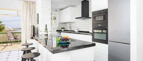 雪櫃、微波爐、焗爐、咖啡機/沖茶器