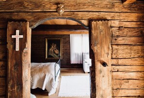 5 bedrooms, iron/ironing board, travel crib, free WiFi