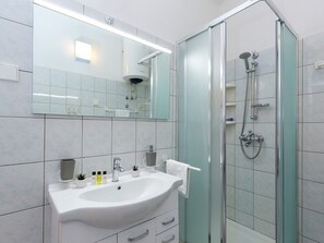 Apartment, 1 Bedroom | Bathroom | Shower, free toiletries, hair dryer, towels - Cozy apartment Loredana in Poreč (Porec)