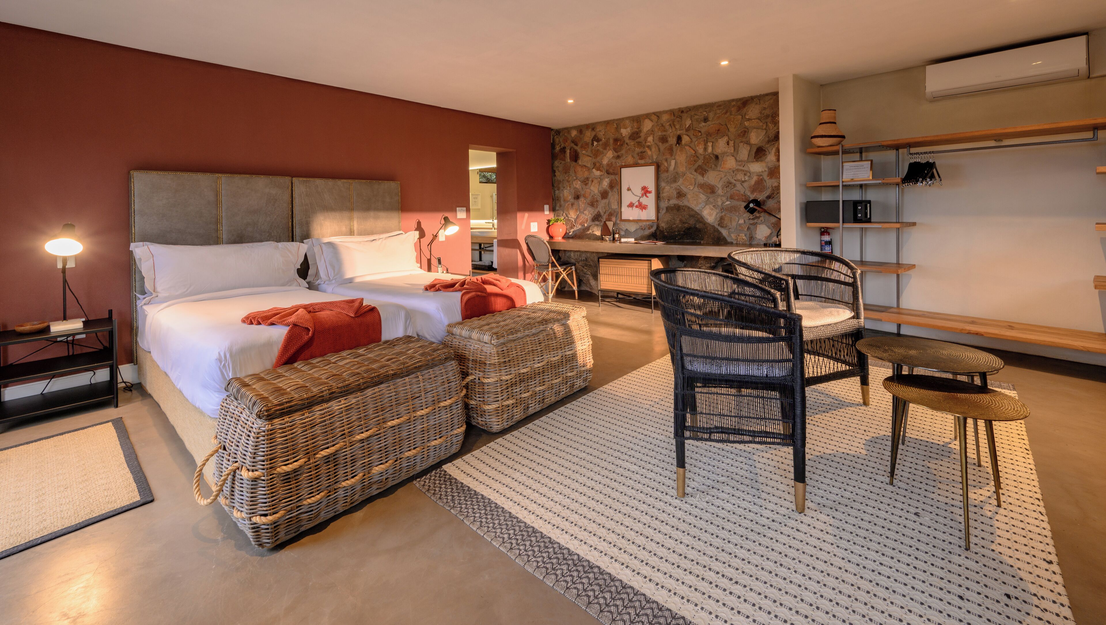 豪華客房 | 高級寢具、迷你吧、客房內保險箱、書桌