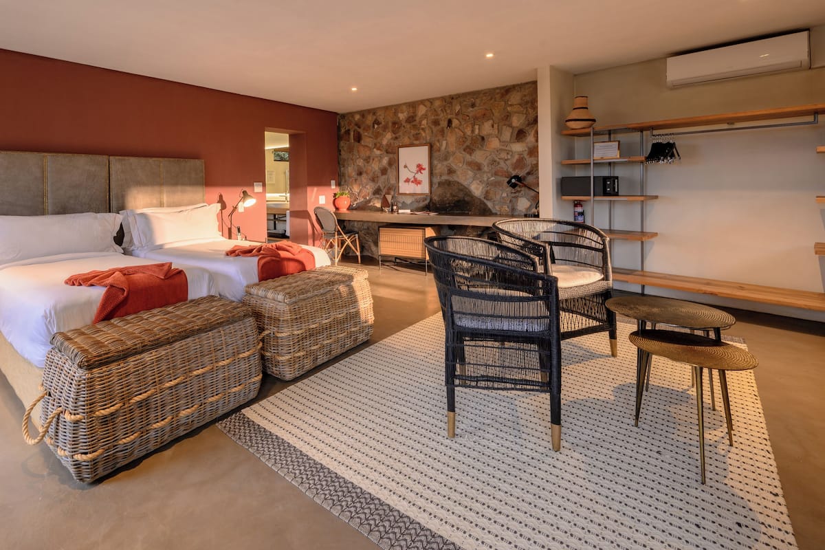 Deluxe Room | Premium bedding, minibar, in-room safe, desk