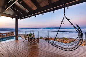 Honeymoon Room | Terrace/patio - Zulu Rock Lodge - Babanango Game Reserve (Ulundi)