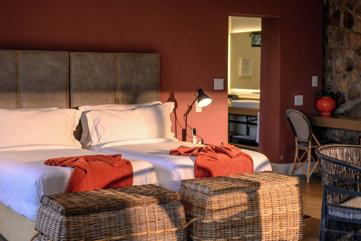 Deluxe-rum | Sängtillbehör av högsta kvalitet och minibar