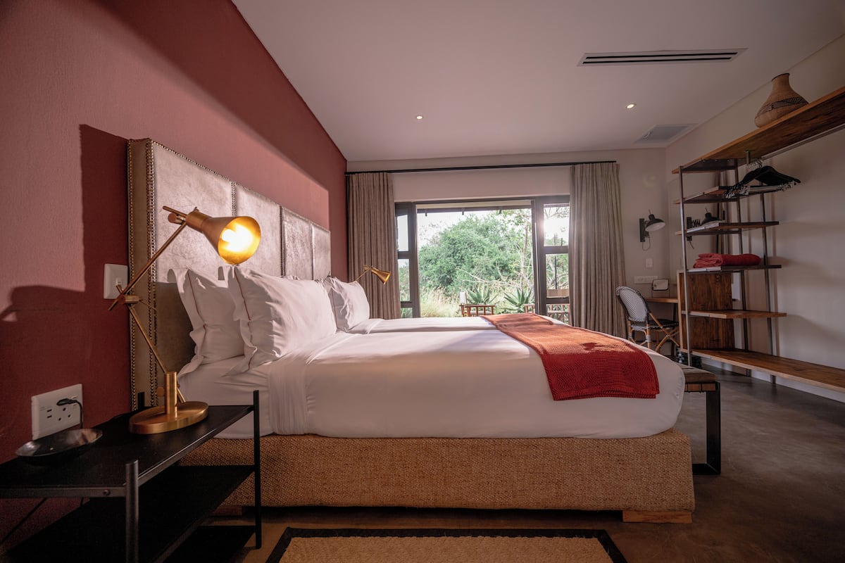 Family Room | Premium bedding, minibar, in-room safe, desk