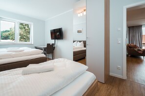 3 bedrooms, in-room safe, WiFi, bed sheets