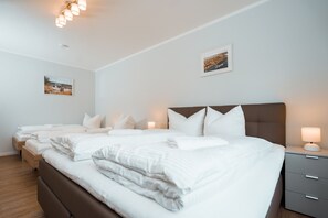 3 bedrooms, in-room safe, WiFi, bed sheets - Haus Seeweg Geierswalde - Apartment 4 (Elsterheide)