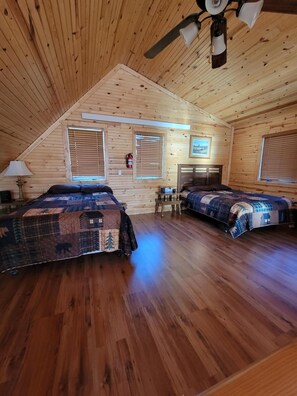 4 bedrooms, iron/ironing board, bed sheets - Serenity Pines in Boulder Canyon (Sturgis)