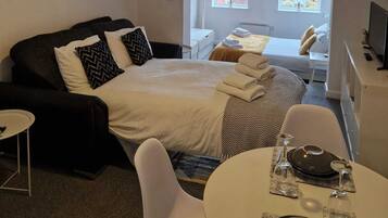 1 chambre, fer et planche à repasser, Wi-Fi gratuit