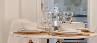 HEREFORD CITY – Victory Apartment: Modern Studio in Vibrant Area