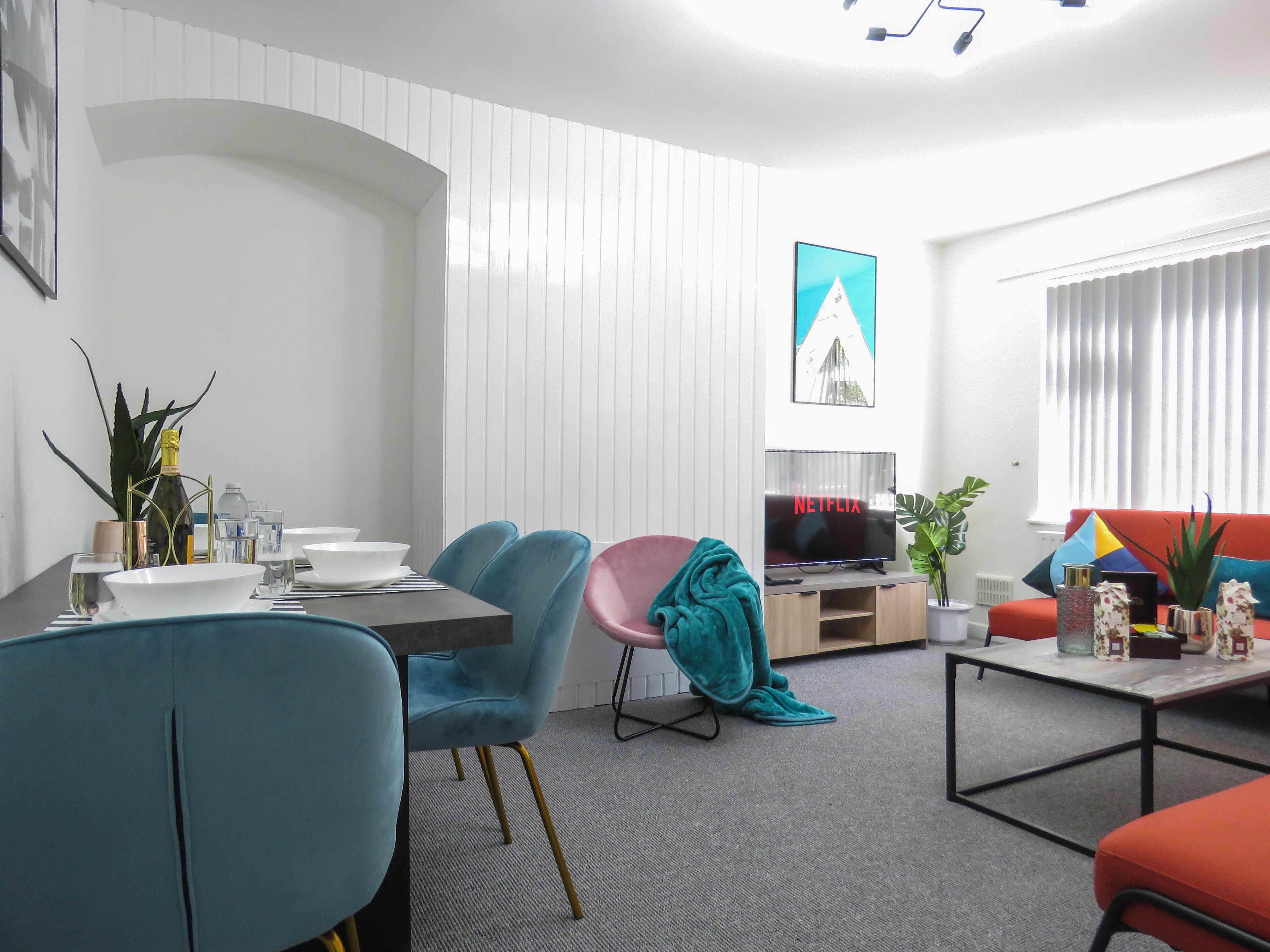 House, 4 Bedrooms | In-room dining