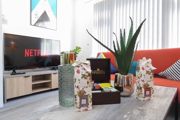 House, 4 Bedrooms | Living room