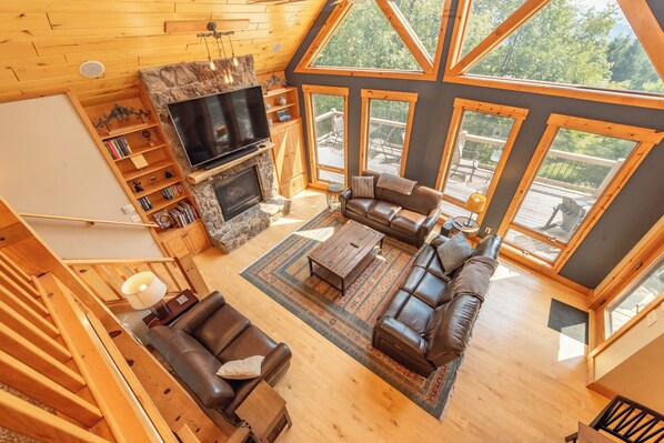 Smart TV, fireplace, DVD player