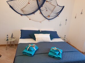 3 slaapkamers, een strijkplank/strijkijzer, reisbedje