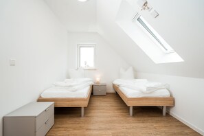 3 bedrooms, in-room safe, WiFi, bed sheets
