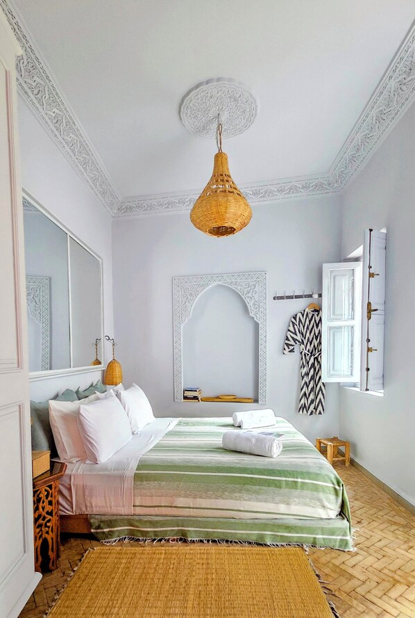 Superior Double Room (Amane) | Frette Italian sheets, premium bedding, minibar, individually decorated - Riad Laly (Marrakech)