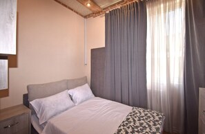 2 عدّة غرف نوم وواي فاي وملاءات أسرّة