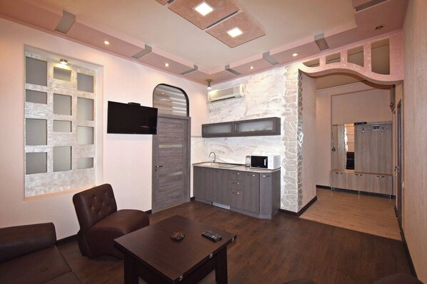 المنشأة من الداخل