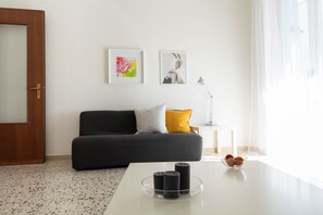 TV, DVD player - Gaia14 - Bright and spacious apartment, perfect for relaxing moments at peace (Salerno)
