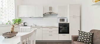 Lovely apartment for 4 people in a completely renovated building, located in a quiet residential area a stone's throw from the historic center of Abano Terme. The flat is 5 minutes away by foot from San Lorenzo Cathedral, 10 minutes away from Piazza Merc