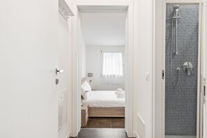 Regadera, secadora de cabello, bidet 